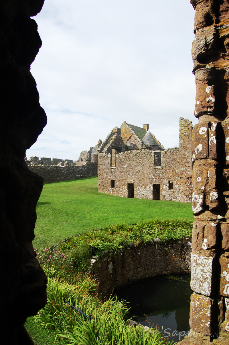 Dunnottar-Castle-schottland-scotland-reise-tipp-blog-sapri-design-roadtrip-burgen-schlösser-ruine-ausblick-strand-castle-ruin-11