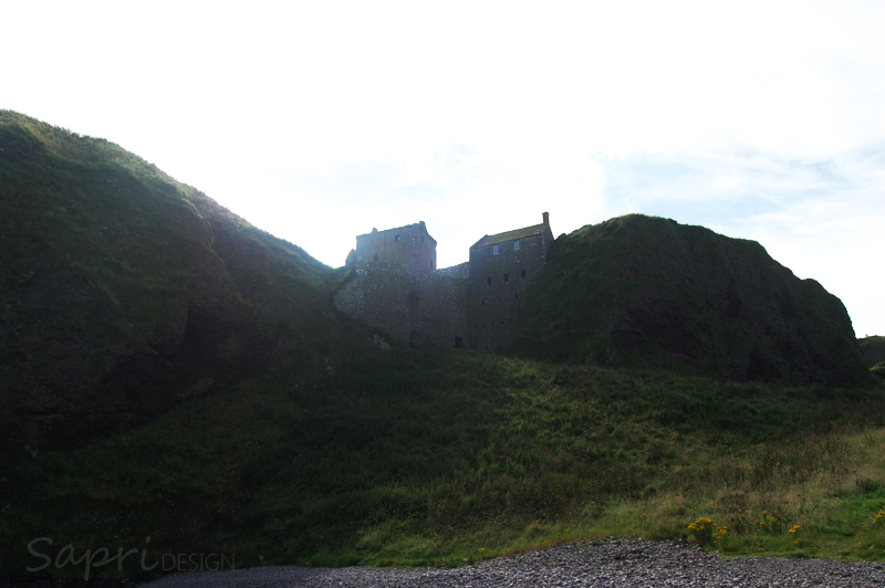 Dunnottar-Castle-schottland-scotland-reise-tipp-blog-sapri-design-roadtrip-burgen-schlösser-ruine-ausblick-strand-castle-ruin-4